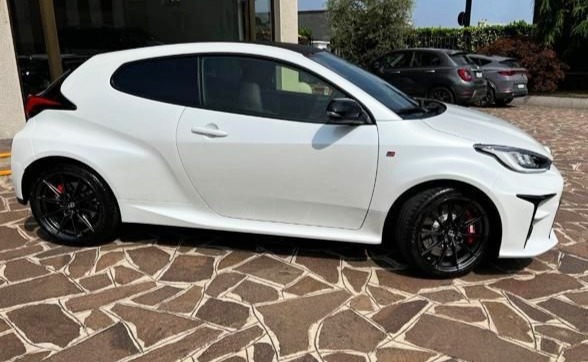 GR YARIS